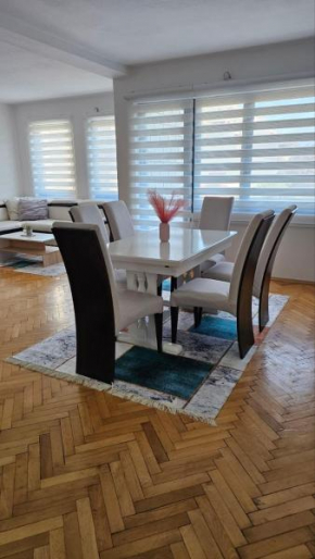 Property Sim-Vlae